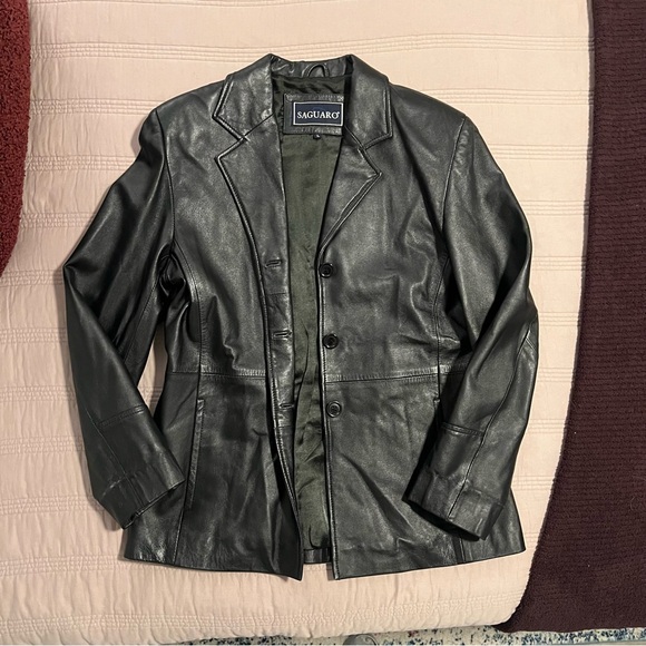Saguaro Women's Classic Black Leather Jacket - Picture 4 of 9